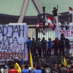 Corner Kick (2): Cegah Bentrokan Berdarah Terulang, Jabatan DPR Cukup Dua Periode Saja